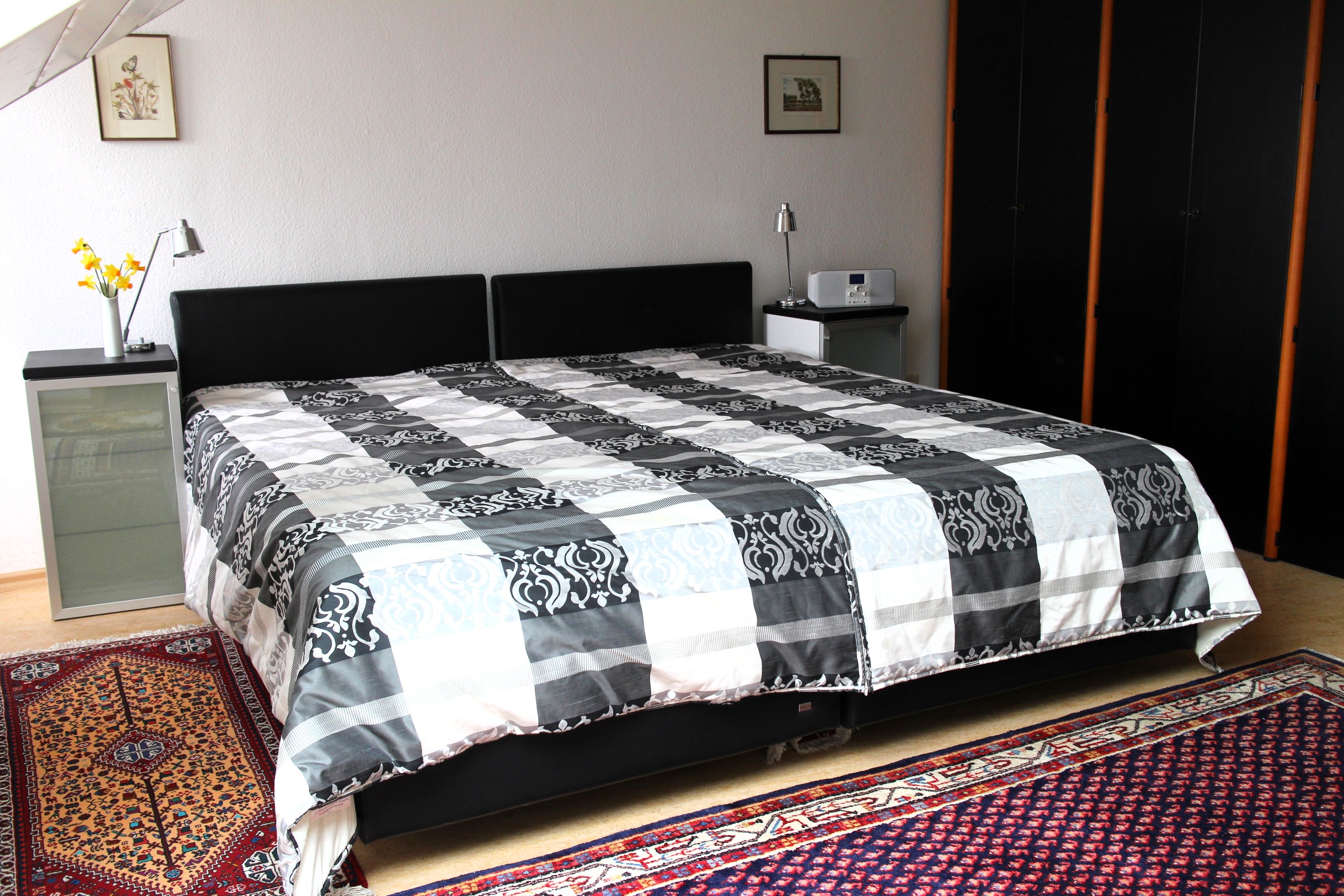 Schlafzimmer 1-1